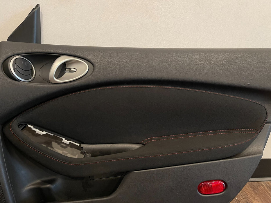 2014 NISSAN 370Z NISMO FRONT PASSENGER RIGHT DOOR PANEL OEM *SMALL TEAR *