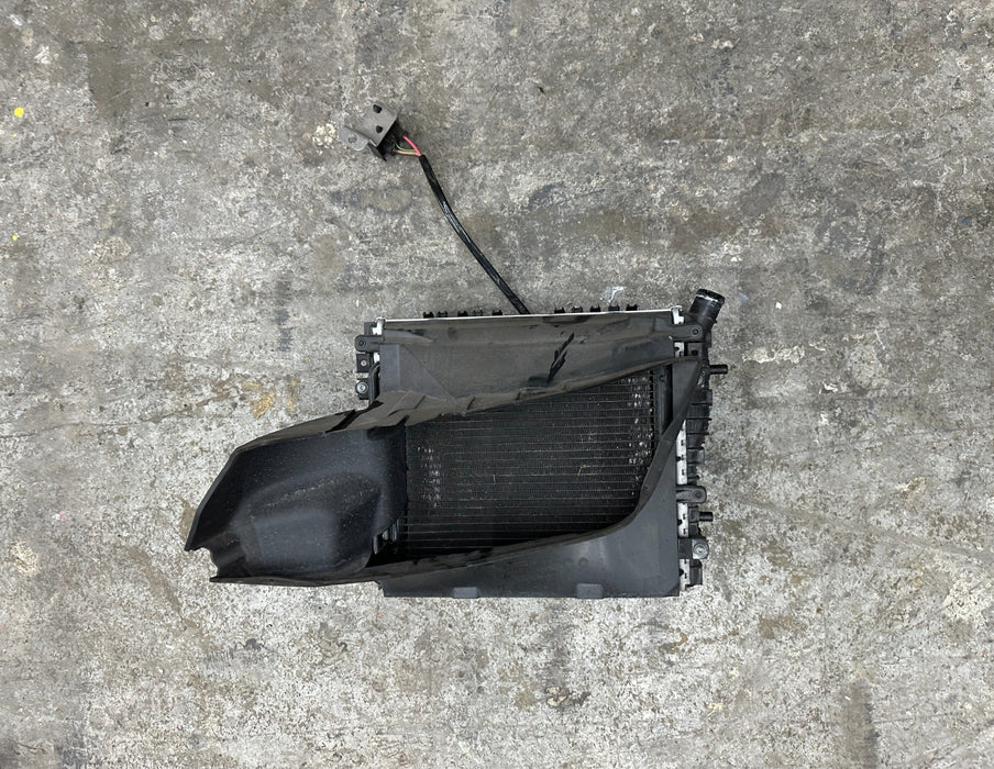 2014 AUDI R8 FRONT DRIVER LEFT RADIATOR 420 121 252 420121252 ASSEMBLY