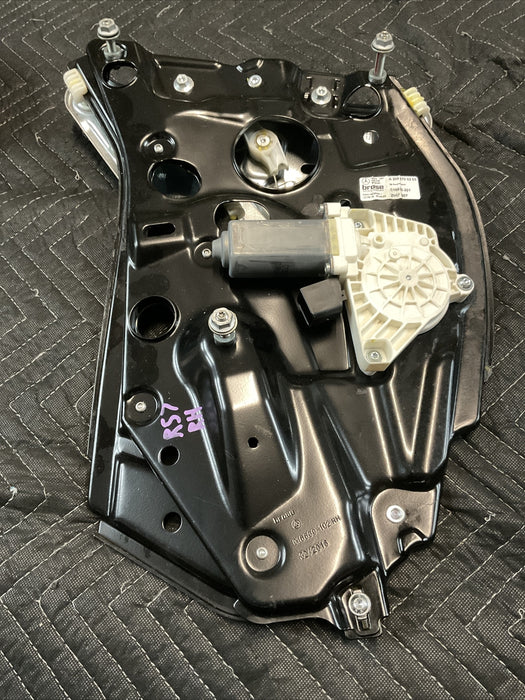 2017 MERCEDES-BENZ C63 AMG A205 REAR RIGHT WINDOW REGULATOR 2056700203