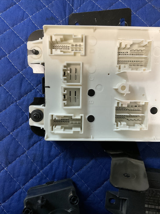 2017 RAM 2500 LARAMIE 6.7L DIESEL BCM RADIO FREQUENCY HUB IGNITION SWITCH OEM