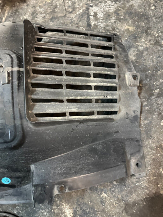 2020 BMW M4 F82 FRONT PASSENGER RIGHT FENDER LINER SET