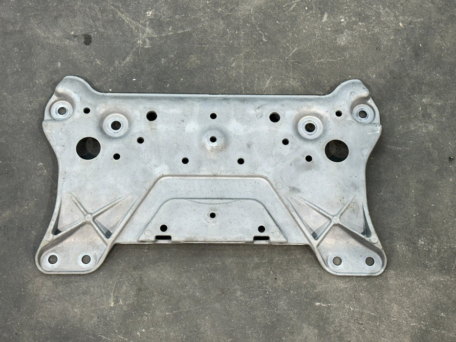 2013 NISSAN 370Z FRONT SUBFRAME CROSSMEMBER PLATE BRACKET OEM
