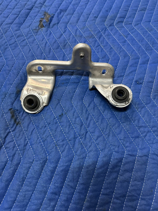 2017 AUDI R8 5.2L V10 FRONT LEFT RADIATOR MOUNT BRACKET OEM 4S0 121 259 E