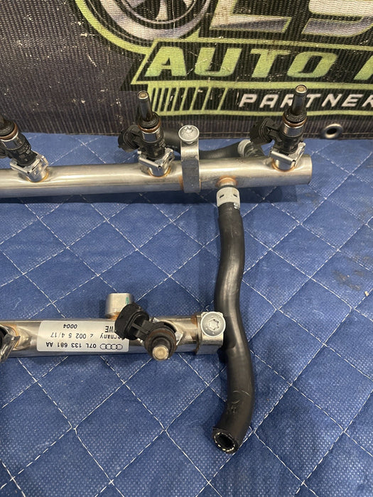 2017 AUDI R8 PLUS UPPER FUEL RAIL FUEL DISTRIBUTORS 07L-133-681-AB PAIR OEM