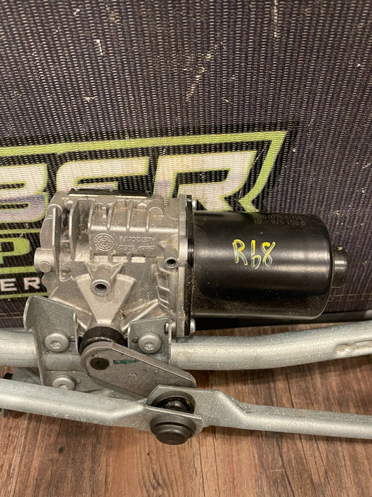 2020 BMW M8 COMP F93 FRONT WINDSHIELD WIPER MOTOR OEM