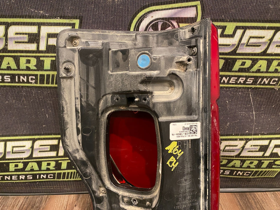 2020-2022 FORD F250 F350 F450 PASSENGER RIGHT LED TAIL LIGHT OEM *MINOR SCUFF*