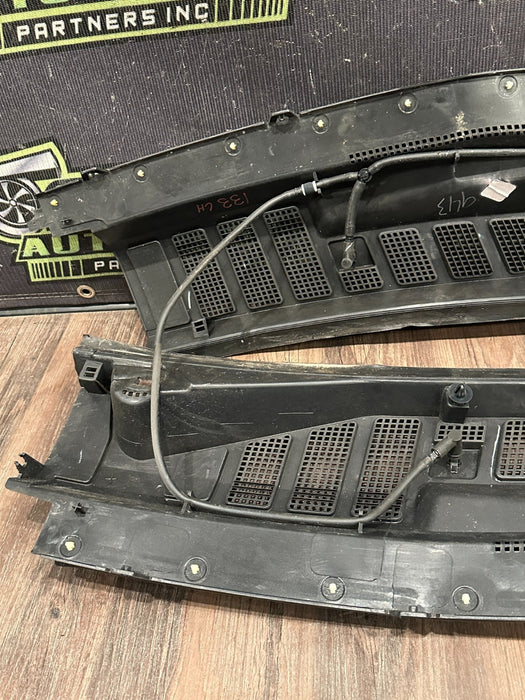 20172019 FORD F250 F350 F450 FRONT WINDSHIELD COWL TRIM OEM