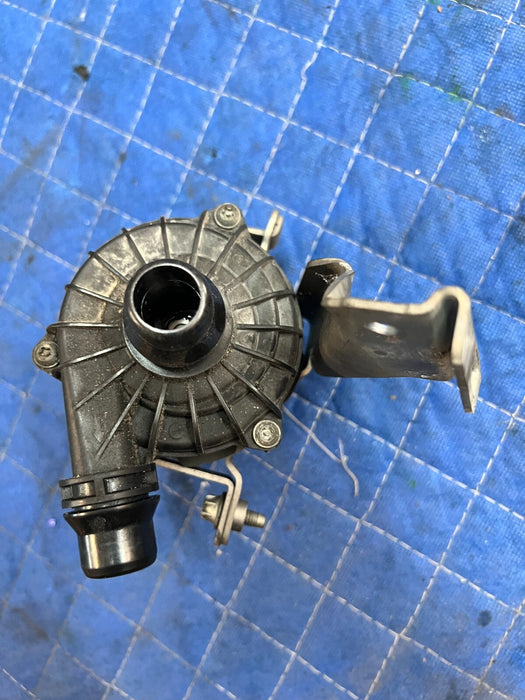 2015 MERCEDES C63S AMG SECONDARY COOLANT AUXILIARY WATER PUMP 0005001700