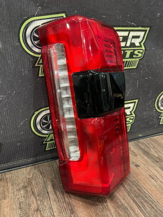 2023-2024 FORD F350 PASSENGER RIGHT HALOGEN TAIL LIGHT OEM *READ/SCUFFS*