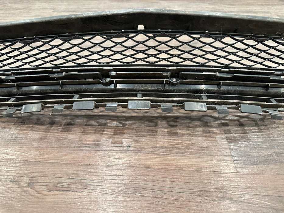 2017 MERCEDES-BENZ C63 AMG CONV FRONT BUMPER LOWER GRILLE OEM *2 BROKEN TABS*