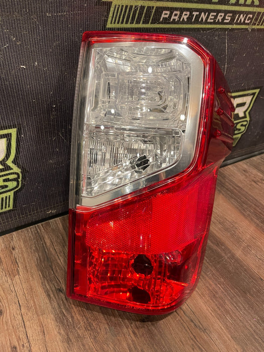 2016-19 NISSAN TITAN/XD PASSENGER RIGHT HALOGEN TAILIGHT OEM 26550 EZ20D *READ*