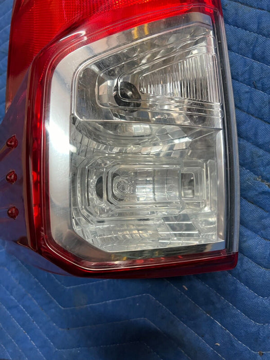 2016 2019 NISSAN TITAN XD PASSENGER RIGHT HALOGEN TAIL LIGHT 26550 EZ20D OEM