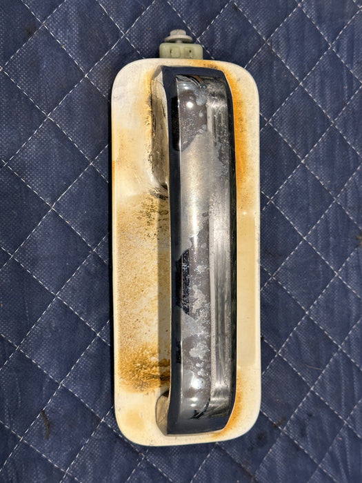 2017-2019 FORD F250 F350 FRONT RIGHT DOOR HANDLE TRI COAT (UG) OEM *BURN DAMAGE*