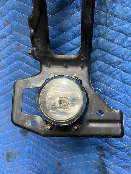 2016 NISSAN TITAN XD INNER FRONT LEFT DRIVER BUMPER BRACKET W/ FOGLIGHT OEM