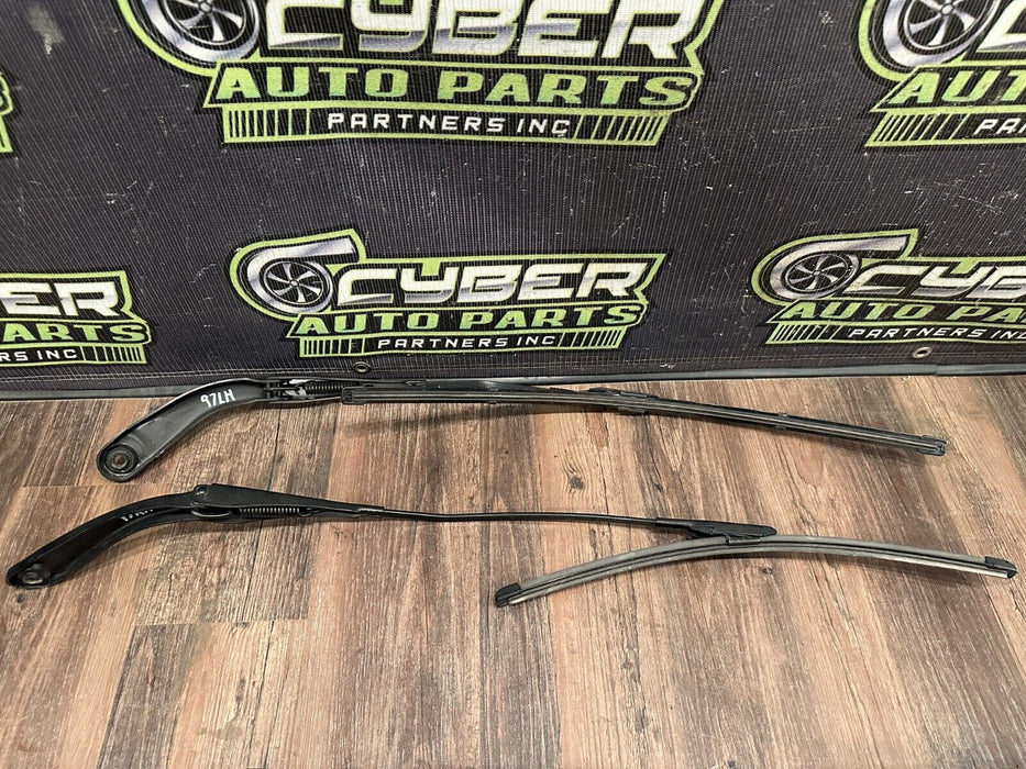 2020 BMW M4 F82 FRONT LEFT RIGHT WINDSHELD WIPER ARMS PAIR OEM
