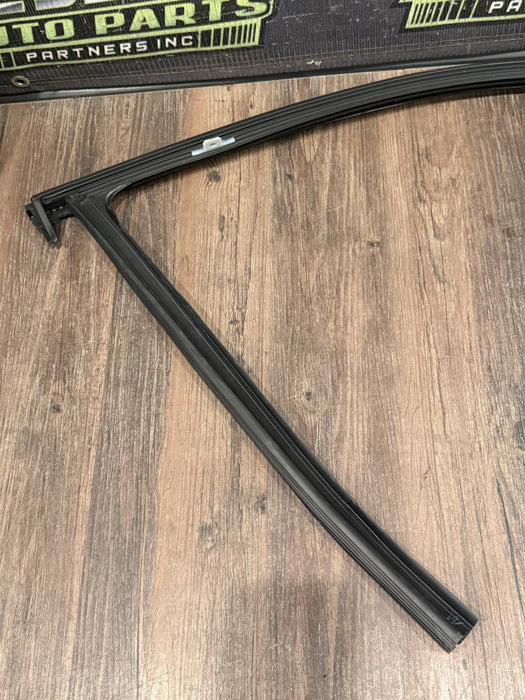 2024 BMW M3 M4 G80 G82 FRONT LEFT DOOR SEAL OEM 7407403
