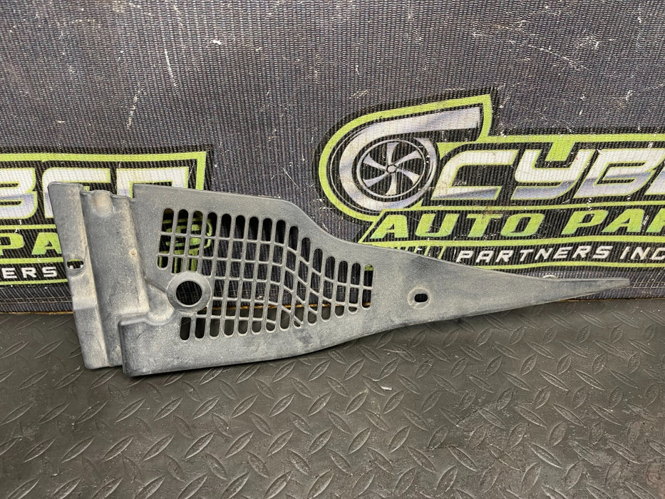 2018 CHALLENGER HELLCAT RIGHT SIDE WIPER COWL CORNER DEFLECTOR OEM 2015-2021
