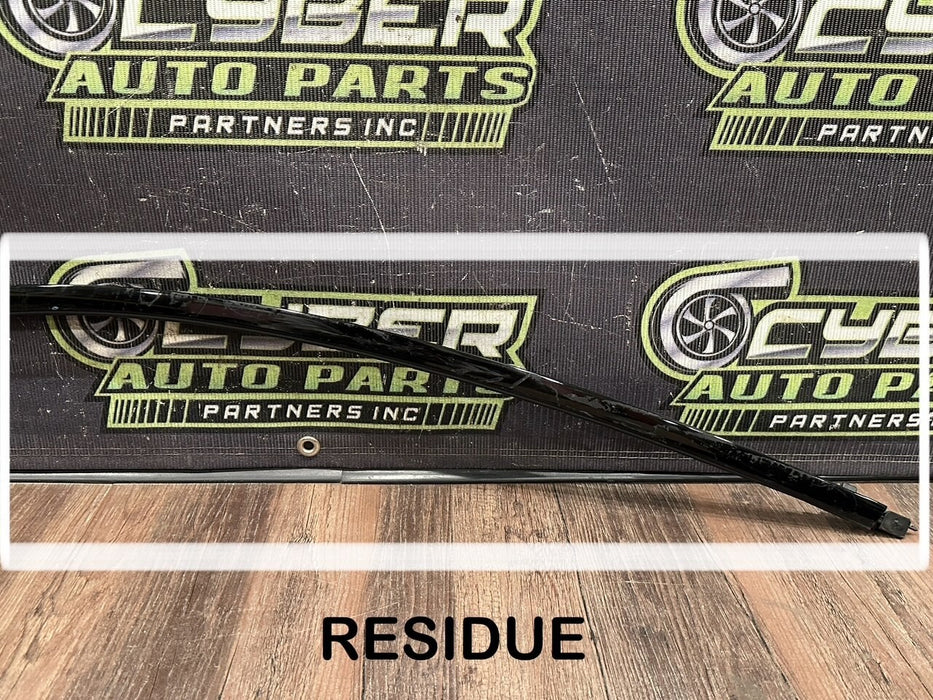 2020 BMW M4 F82 FRONT LEFT DOOR WINDOW FRAME MOULDING OEM