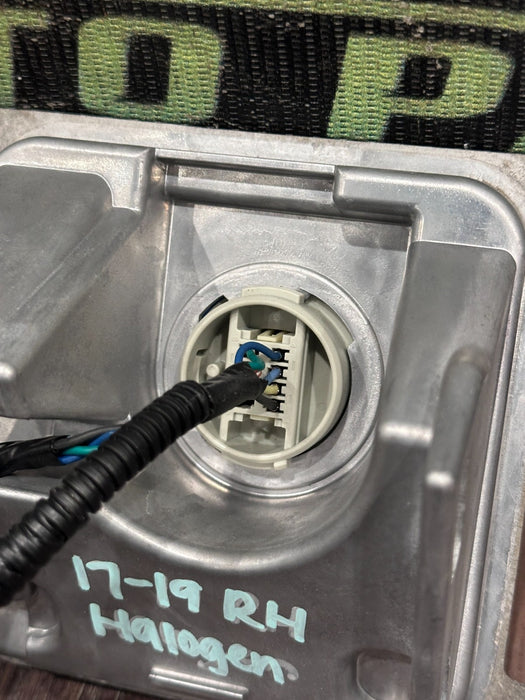 2017-19 FORD F250 F350 F450 RIGHT HALOGEN TAIL LIGHT BRACKET OEM HC3B-14D189-BA