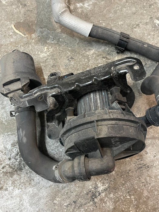 2017-18 AUDI R8 PLUS DRIVER LEFT SECONDARY AIR INJECTION PUMP OEM 4S0 906 601
