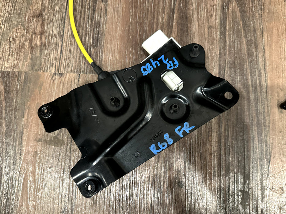 2020 BMW M8 COMP F93 FRONT RIGHT DOOR LOCK LATCH ACTUATOR MOTOR OEM 51217477702