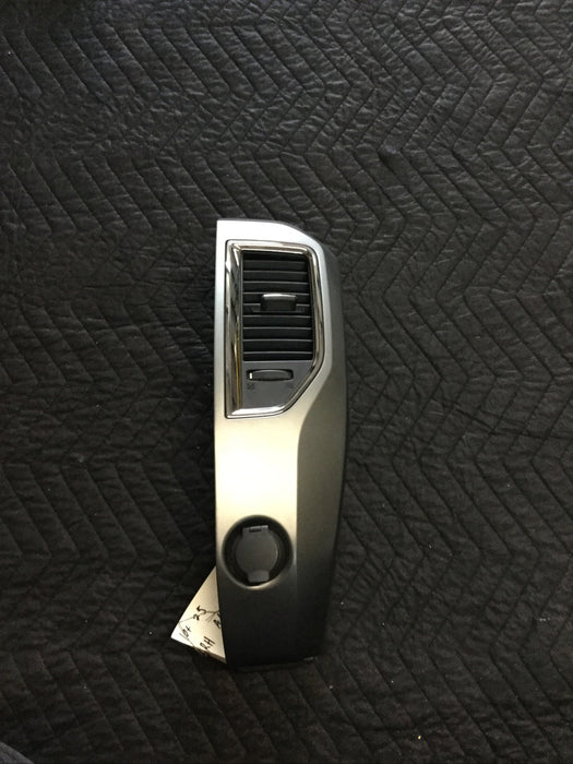 2016 NISSAN TITAN XD PASSENGERS CENTER AIR VENT WITH TRIM PANEL Lot 25