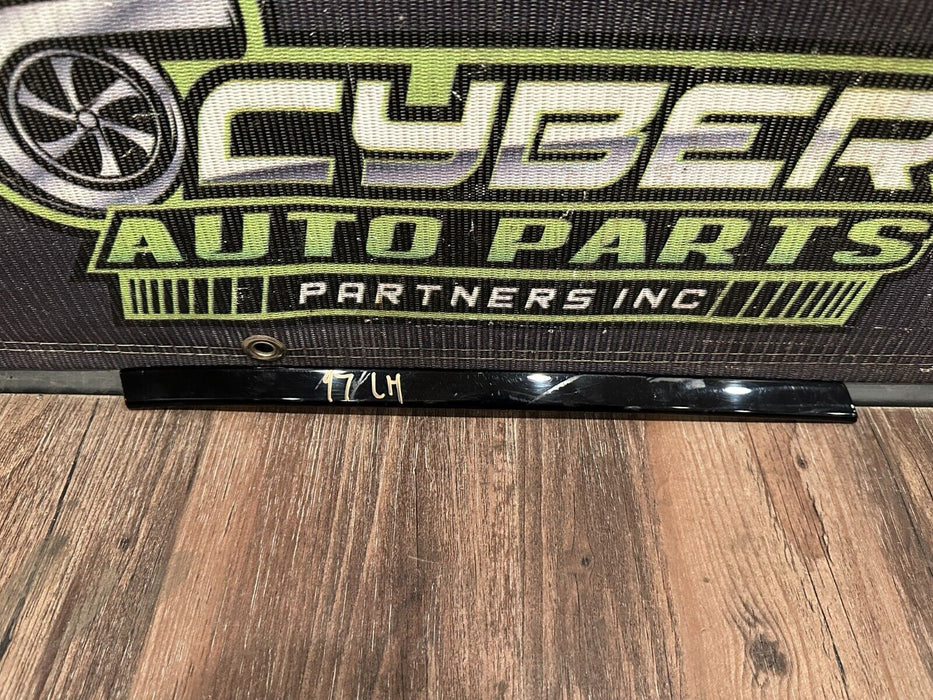 2020 BMW M4 F82 FRONT LEFT EXTERIOR B PILLAR DOOR GLASS TRIM FINISHER OEM *READ*