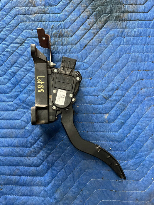 2016 - 2019 NISSAN TITAN XD OEM THROTTLE ACCELERATOR GAS PEDAL 2017 2018