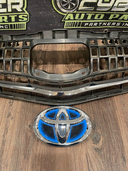 2014 TOYOTA PRIUS V FRONT BUMPER GRILLE W CHROME & EMBLEM OEM