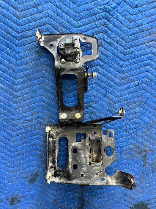 2016 NISSAN TITAN XD INNER FRONT RIGHT PASSENGER BUMPER BRACKET W/ FOGLIGHT OEM