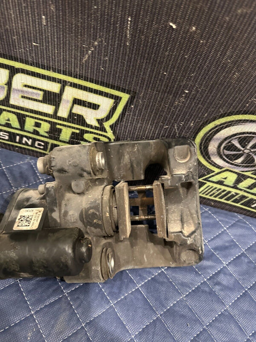 2018 AUDI R8 REAR LEFT EMERGENCY PARKING BRAKE CALIPER OEM 4S0 615 403 D