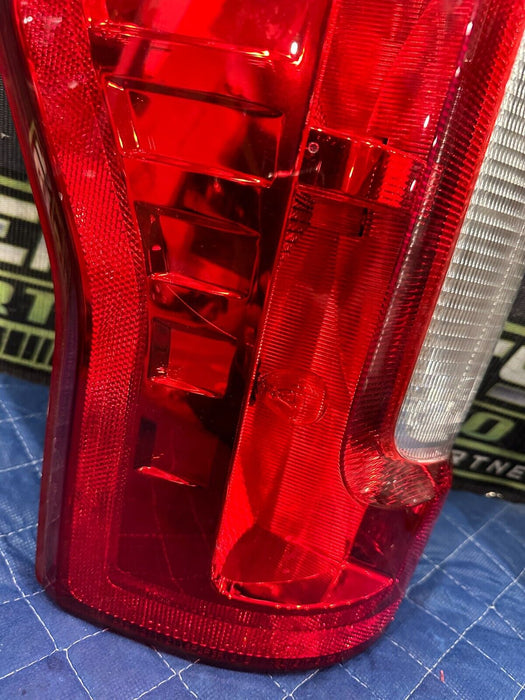 2017 2018 2019 FORD F250 F350 F450 DRIVER LEFT HALOGEN TAIL LIGHT OEM MINT