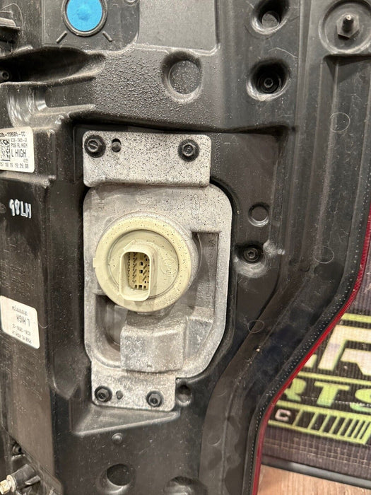 2017-2019 FORD F250 F350 F450 REAR DRIVER LEFT LED TAIL LIGHT ASSEMBLY OEM