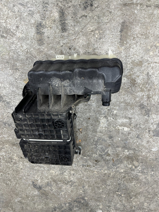 2023 2024 FORD F250 F350 F450 BATTERY HOLDER TRAY W/ RESERVOIR OEM LC3B 6A987 AA