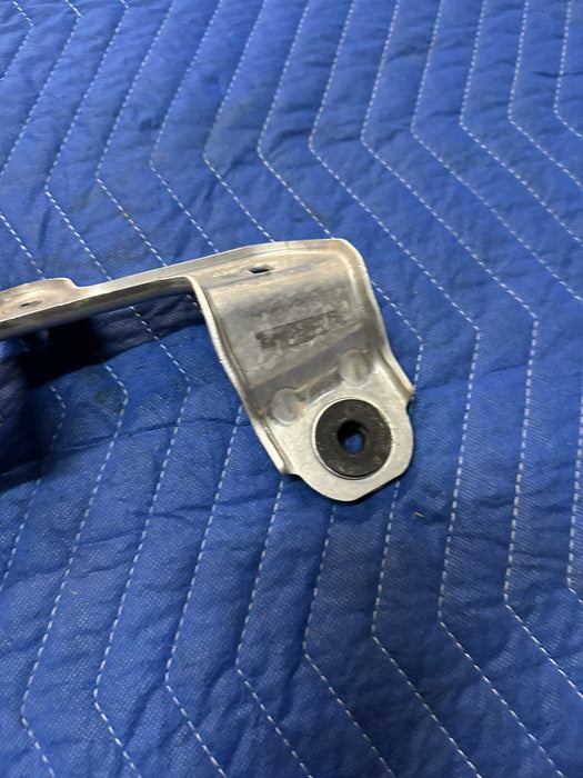 2017 AUDI R8 5.2L V10 FRONT LEFT RADIATOR MOUNT BRACKET OEM 4S0 121 259 E