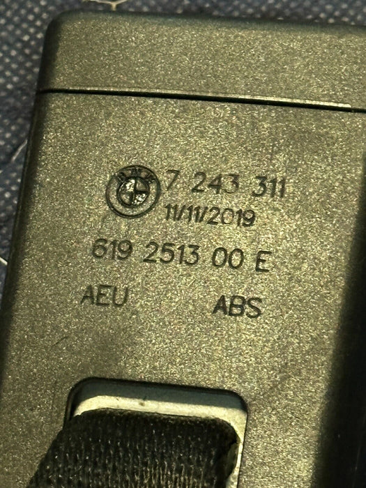 2020 BMW M4 F82 REAR SEAT REAR LEFT SEATBELT BUCKLE RECIEVER PAIR OEM