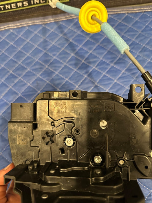 2024 BMW M3 M4 G80 G82 FRONT RIGHT DOOR LOCK ACTUATOR OEM 51217445044