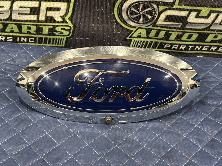 2017-2019 FORD F250 F350 F450 GRILLE EMBLEM WITH CAMERA OEM
