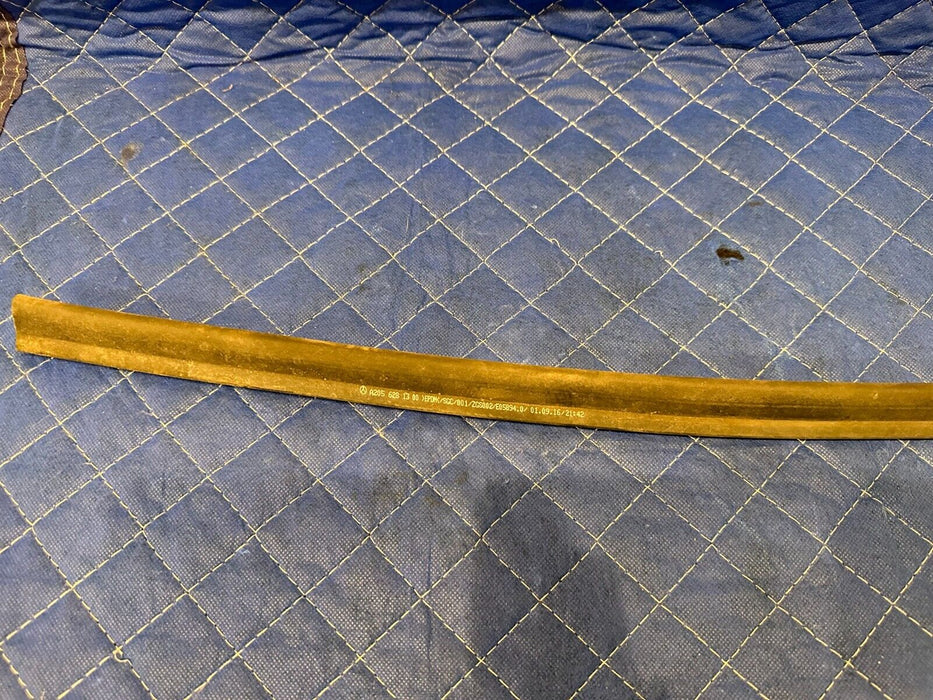 2017 MERCEDES-BENZ C63 AMG CONV FRONT UPPER BUMPER SEAL OEM