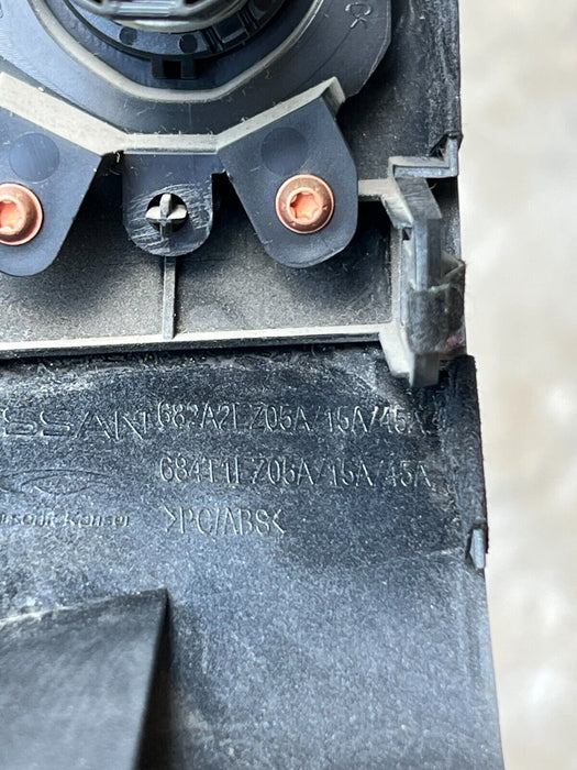 2016 2019 NISSAN TITAN XD FRONT RIGHT CENTER DASH AIR VENT A/C BEZAL OEM