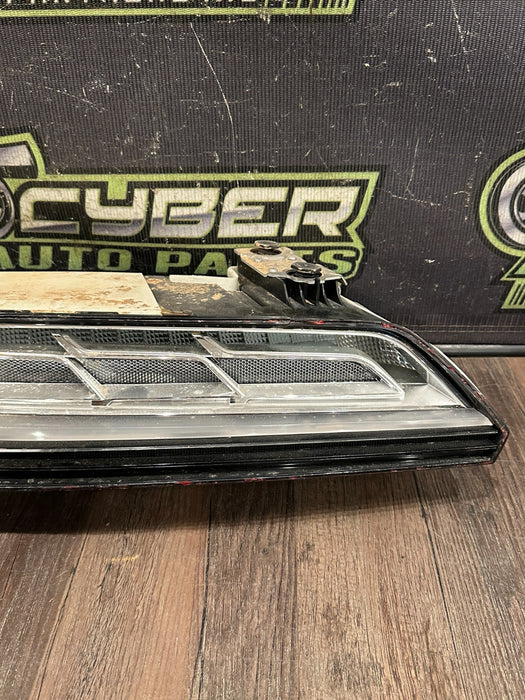 2017 AUDI R8 LEFT LED TAIL LIGHT OEM *DAMAGED LENS*