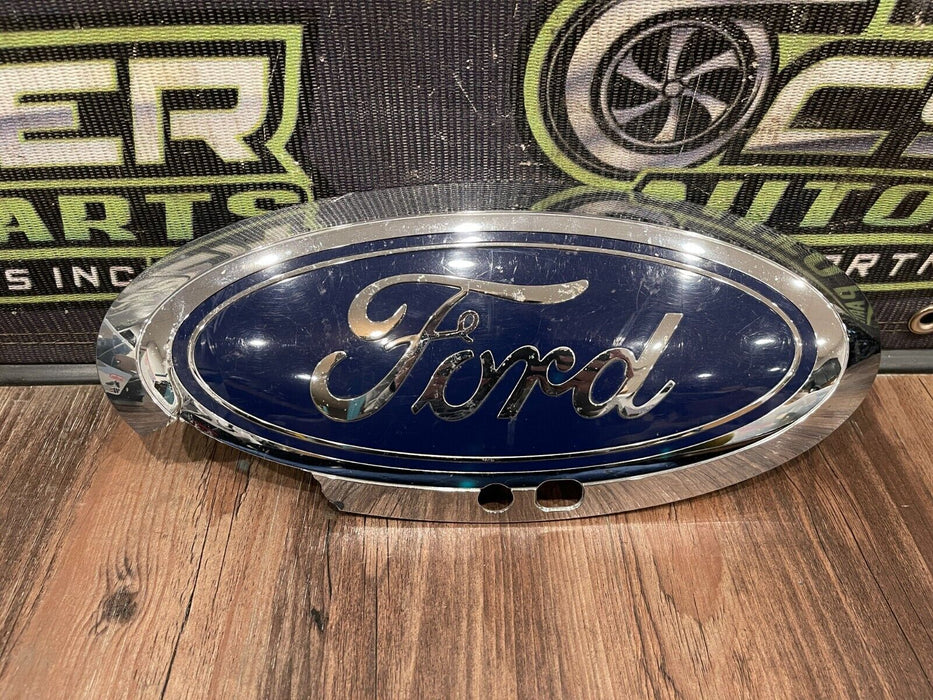 2017-2019 FORD F250 F350 F450 SUPERDUTY FRONT GRILLE EMBLEM OEM *DAMAGED* (READ)