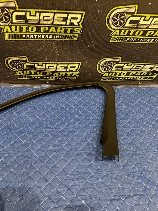 2024 BMW M3 M4 G80 G82 FRONT RIGHT DOOR FRAME MOLDING W SPEAKER OEM 51337447172