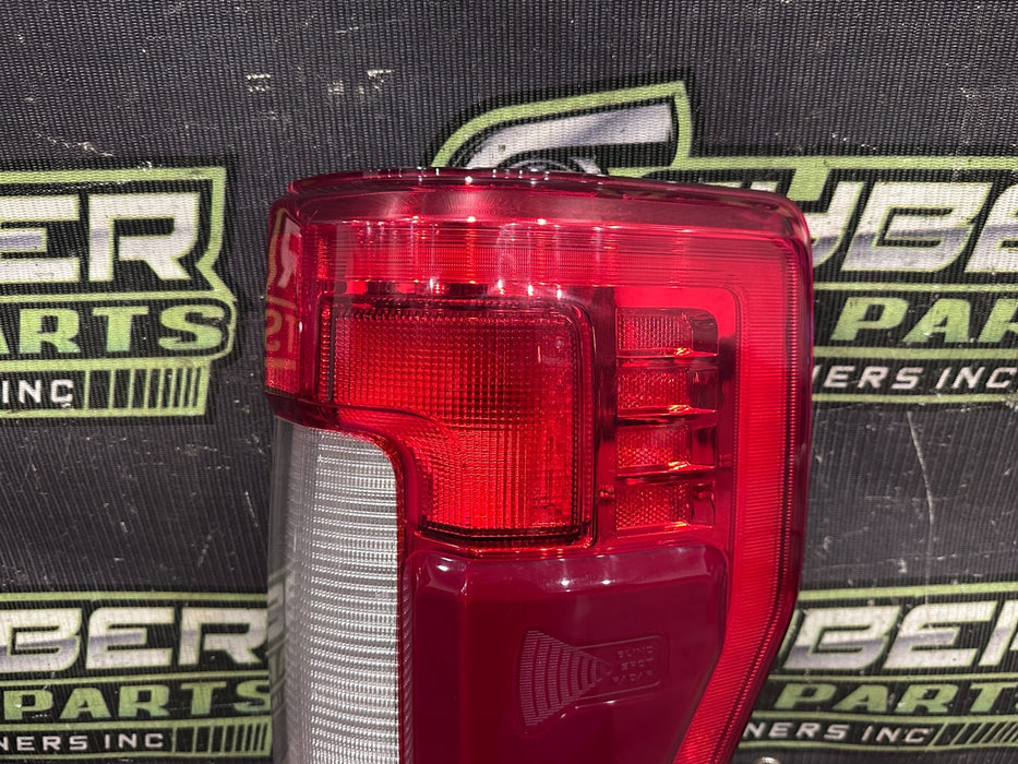 2017-19 FORD F250 F350 F450 PASSENGER RIGHT LED TAIL LIGHT OEM *SCUFFS 5-6*