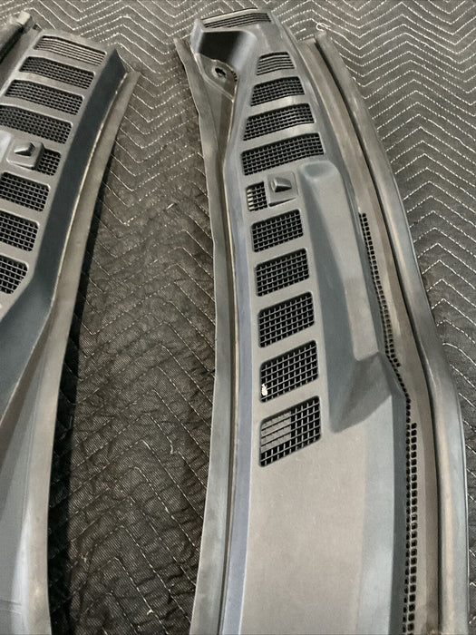 2017 FORD F250 F350 SUPER DUTY WINDSHIELD WIPER VENT COWL PANEL OEM