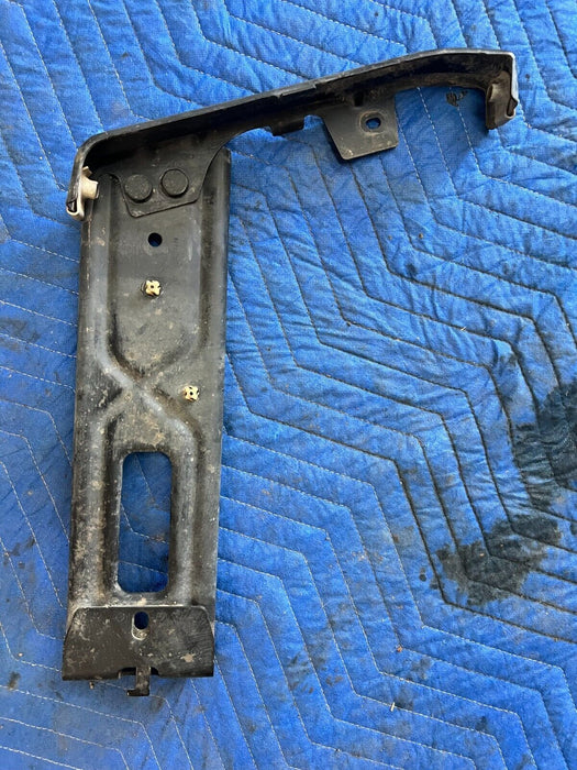 2016 2018 NISSAN TITAN XD PLATINUM FRONT RIGHT BUMPER BRACKET 62222-EZ00A