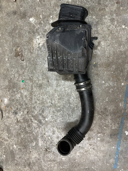 2016 2018 NISSAN TITAN XD 5.0L CUMMINS AIR INTAKE FILTER BOX ASSEMBLY W/ TUBE