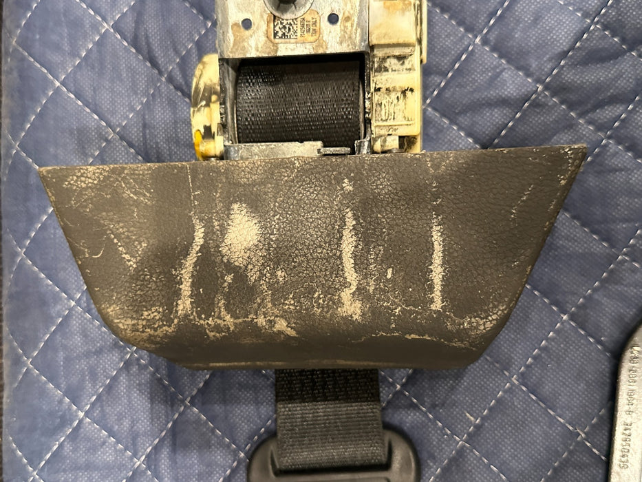 2017-2019 FORD F250 F350 F450 XLT REAR MIDDLE CENTER SEAT BELT SEATBELT OEM WEAR
