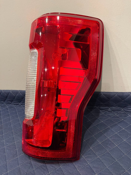 2017-2019 FORD F250 F350 HALOGEN PASSENGER RIGHT TAILLIGHT OEM