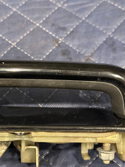 2017-2019 FORD F250 F350 F450 REAR RIGHT DOOR HANDLE OEM BLACK PEARL G1 *FLAW*